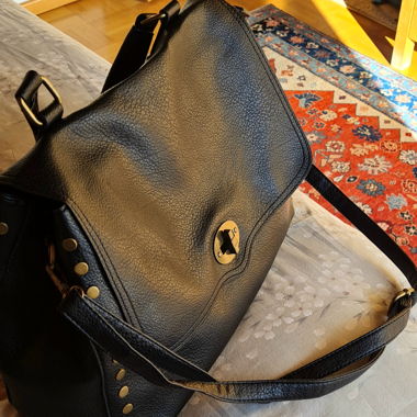 Schwarze Umhängetasche