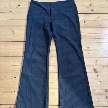 Pantaloni in tessuto grigio scuro low waist
