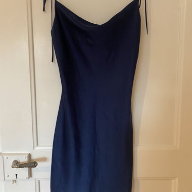 Abito con spalline blu scuro