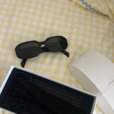 Lunettes de soleil prada 