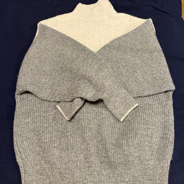 Maglione dolcevita bicolore in maglia