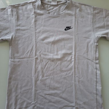 T-shirt Nike grigio 