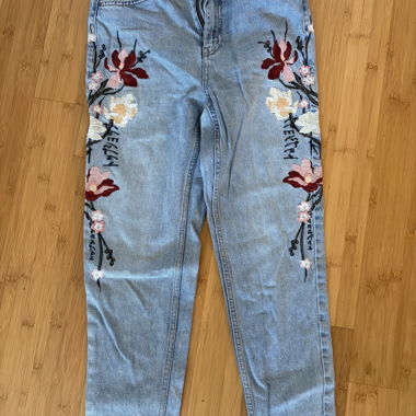 Embroidered Mom Jeans W28 L30