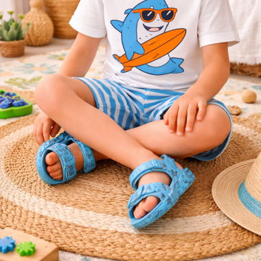 Blaue Kindersandalen