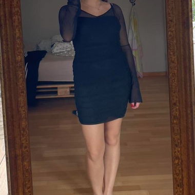 Robe à manches trompette