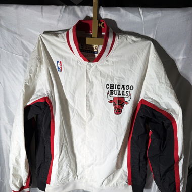 Chicago Bulls NBA starter jacket white red