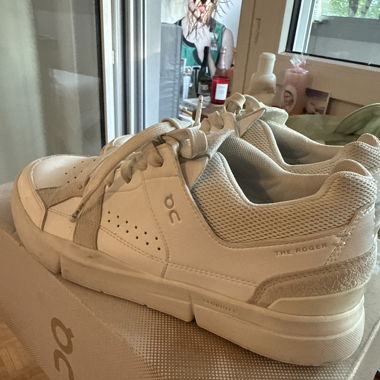 Sneakers On Cloud The Roger