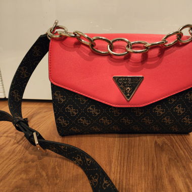 Guess Tasche rot braun mit Kette
