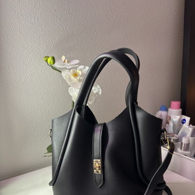 Sac à main noir à bandoulière 