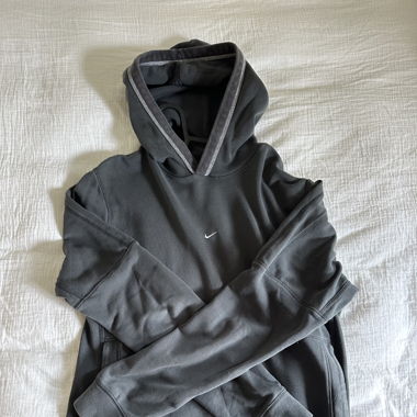 Nike Hoodie mit Taschen am unteren Rücken