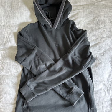 Nike Hoodie mit Taschen am unteren Rücken