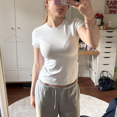White fitted t-shirt