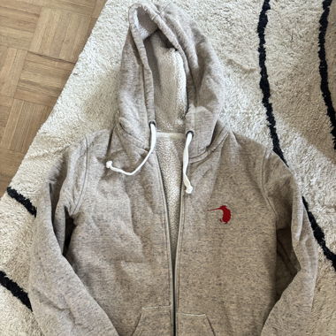 Warme Kapuzenjacke