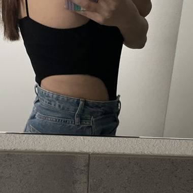 Body with Side Cut