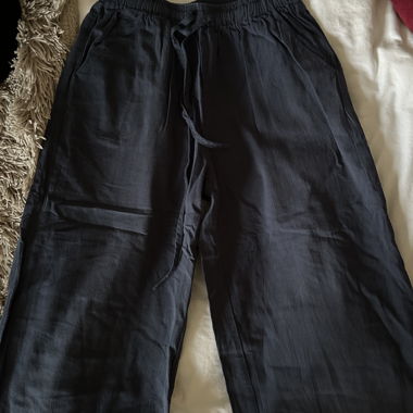 Flowing lightweight trousers
