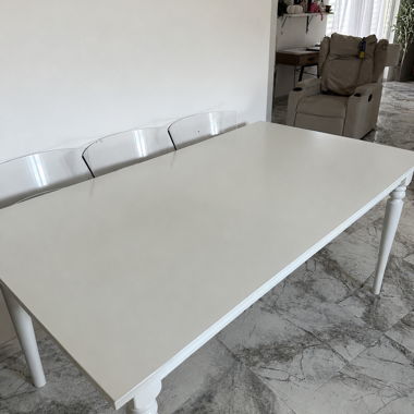 Table de salle à manger blanche
