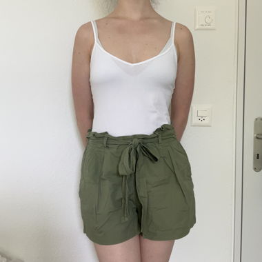 Pantaloncini kaki con fascia elastica in vita