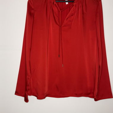 Blusa rossa a maniche 3/4 con collo annodabile