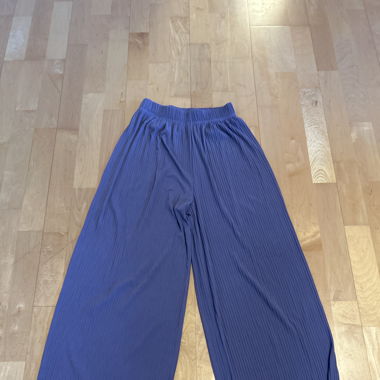 Fliederfarbige Sommerhose