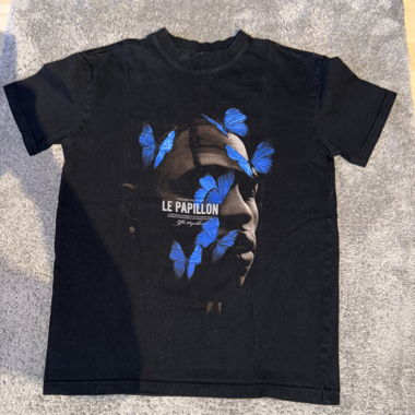 T-shirt noir à papillons