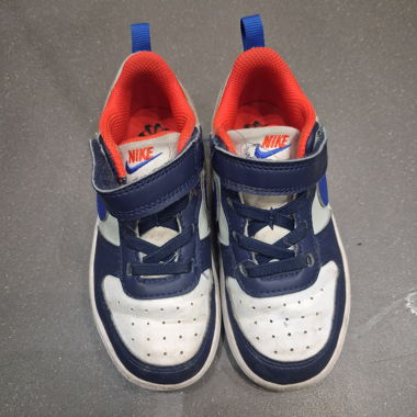 Nike chaussures enfants taille 26