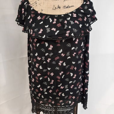 Blusa nera con motivo farfalle