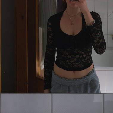 schwarzes spitzen Oberteil