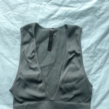 Subdued top 