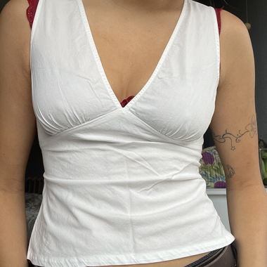 brandy melville top (never worn)