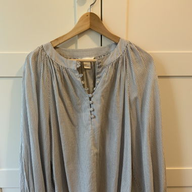 Gestreifte, luftige Bluse