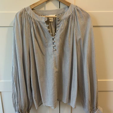 Gestreifte, luftige Bluse