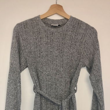 Graues Kleid