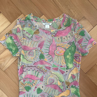 Farbiges T-Shirt