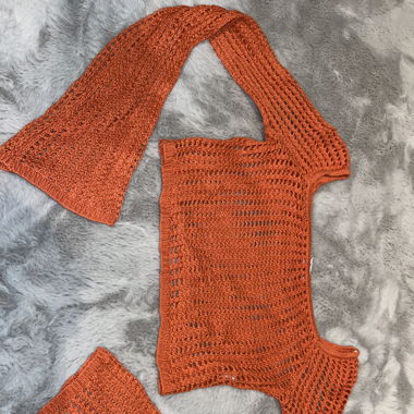 Crop Top mit Löchern