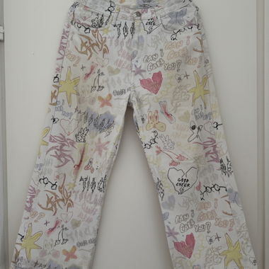 Jeans bianchi con stampa colorata