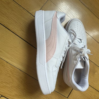 Puma Sneaker mit rosa Detail