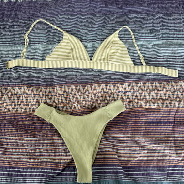 Set bikini a righe verdi