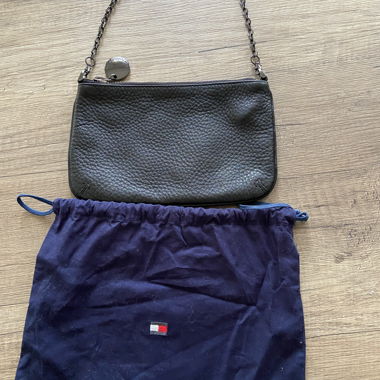 Mini Umhängetasche aus schwarzem Leder