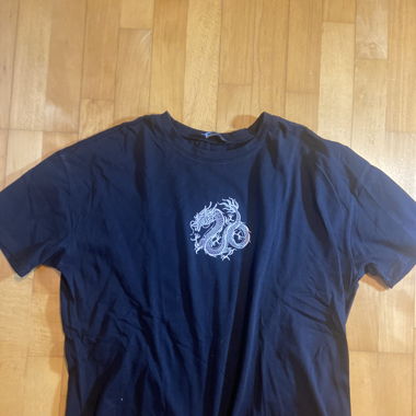 schwarzes T-Shirt