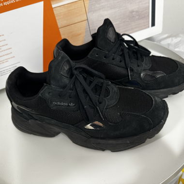 Adidas schwarze Sneakers