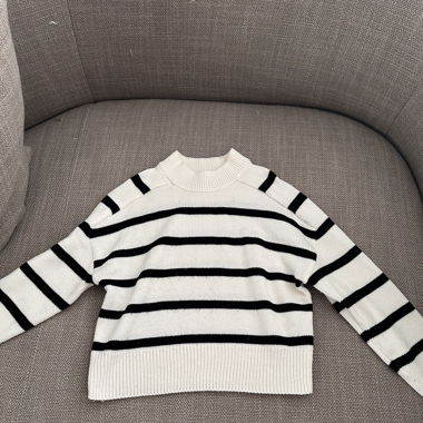 Gestreifter Strickpullover