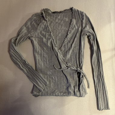 Graues Wickeltop