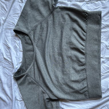Top sportivo grigio