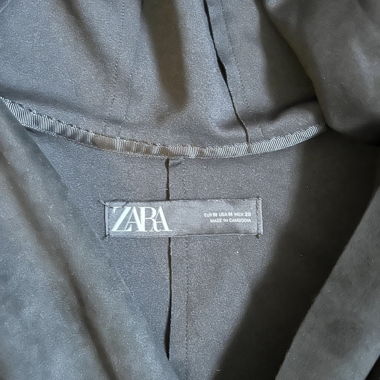 Manteau noir a capuche en daim 