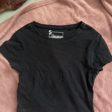schwarzes T-Shirt