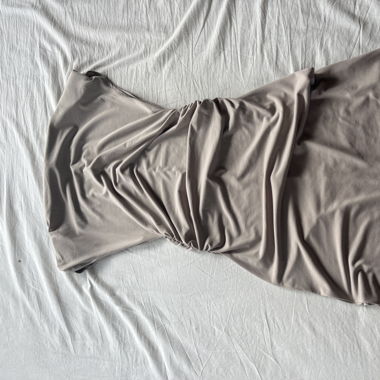 Beiges Kleid