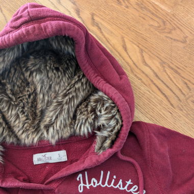 Hollister Pullover mit Fellkapuze
