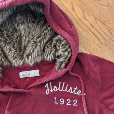 Hollister Pullover mit Fellkapuze