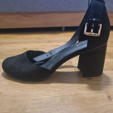 Cloed high heels
