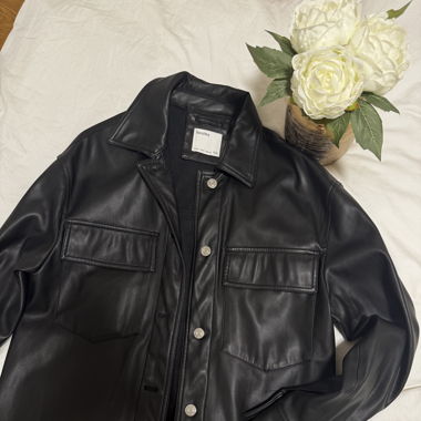 schwarze Lederjacke